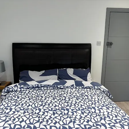 Romford Cosy Studio Flat Havering Exterior photo