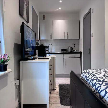 Romford Cosy Studio Flat Havering Exterior photo